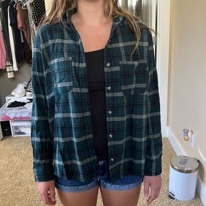 Universal Thread. Size Small. Color Dark Green